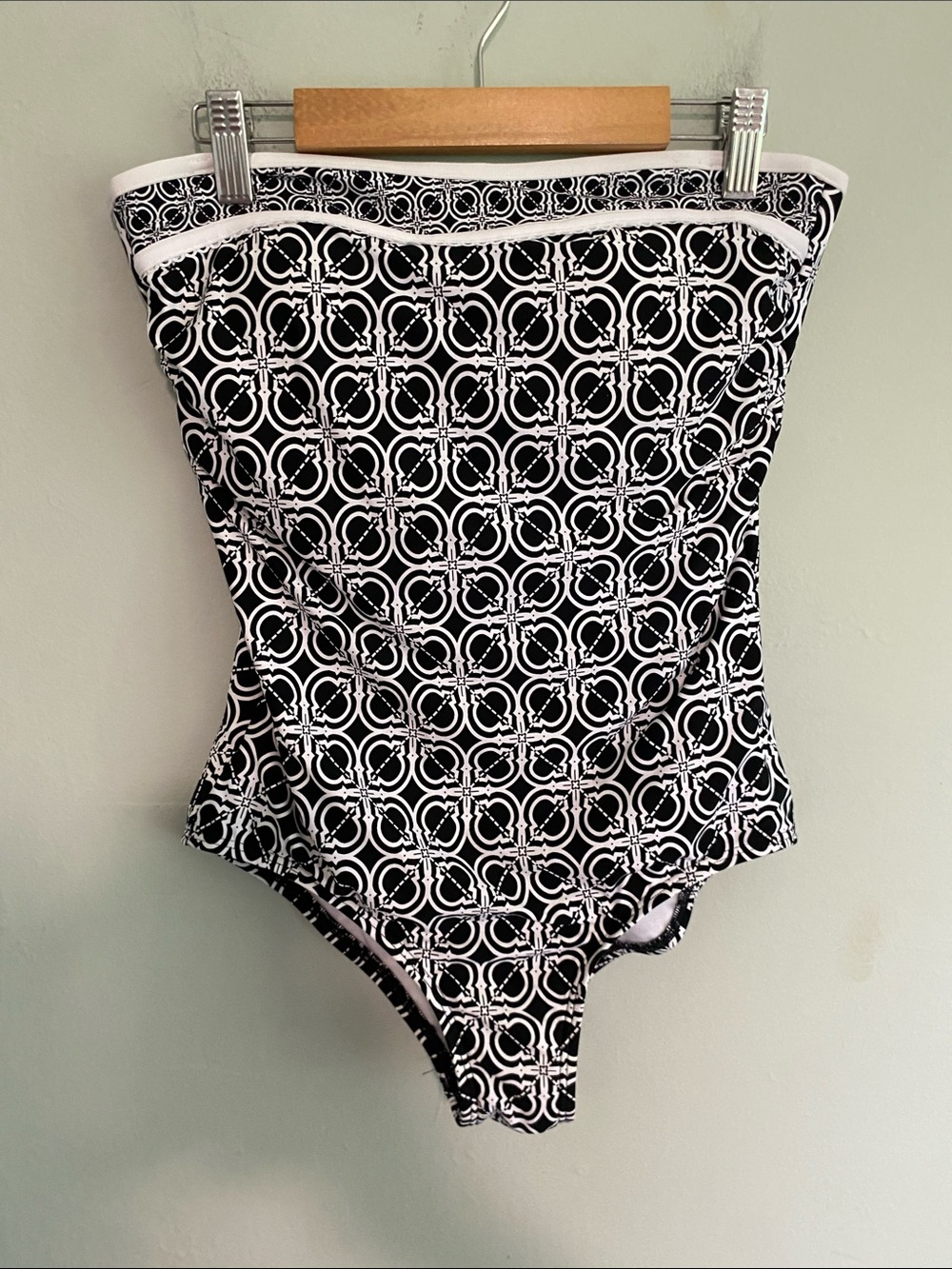 Laundry By Shelli Segal Black & White Geometric One-Piece Swimsuit Size S